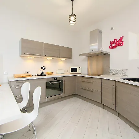 Lou Jas Villa *