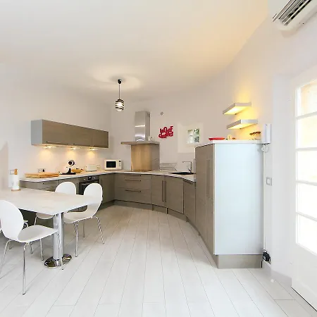 Lou Jas Villa