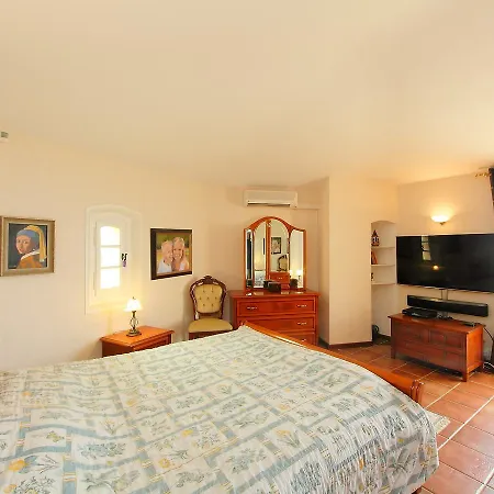 Lou Jas Villa
